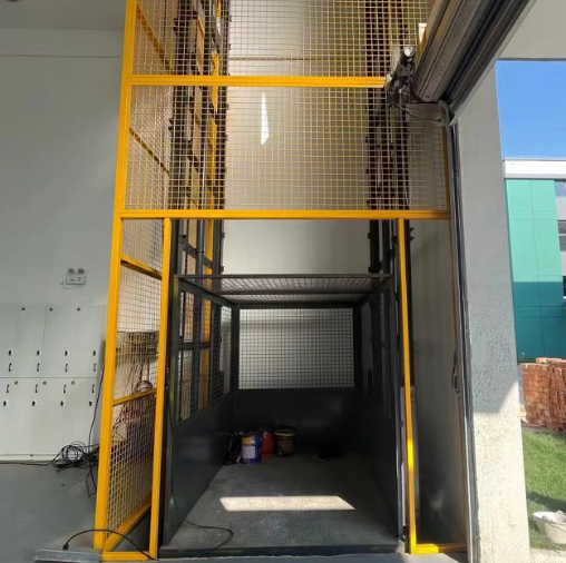 梧州导轨式升降机助力物流园破解运输难题