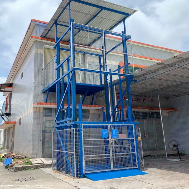 梧州建材厂室外升降货梯安装